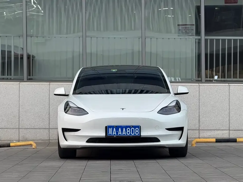 Tesla Model 3 — фото 10