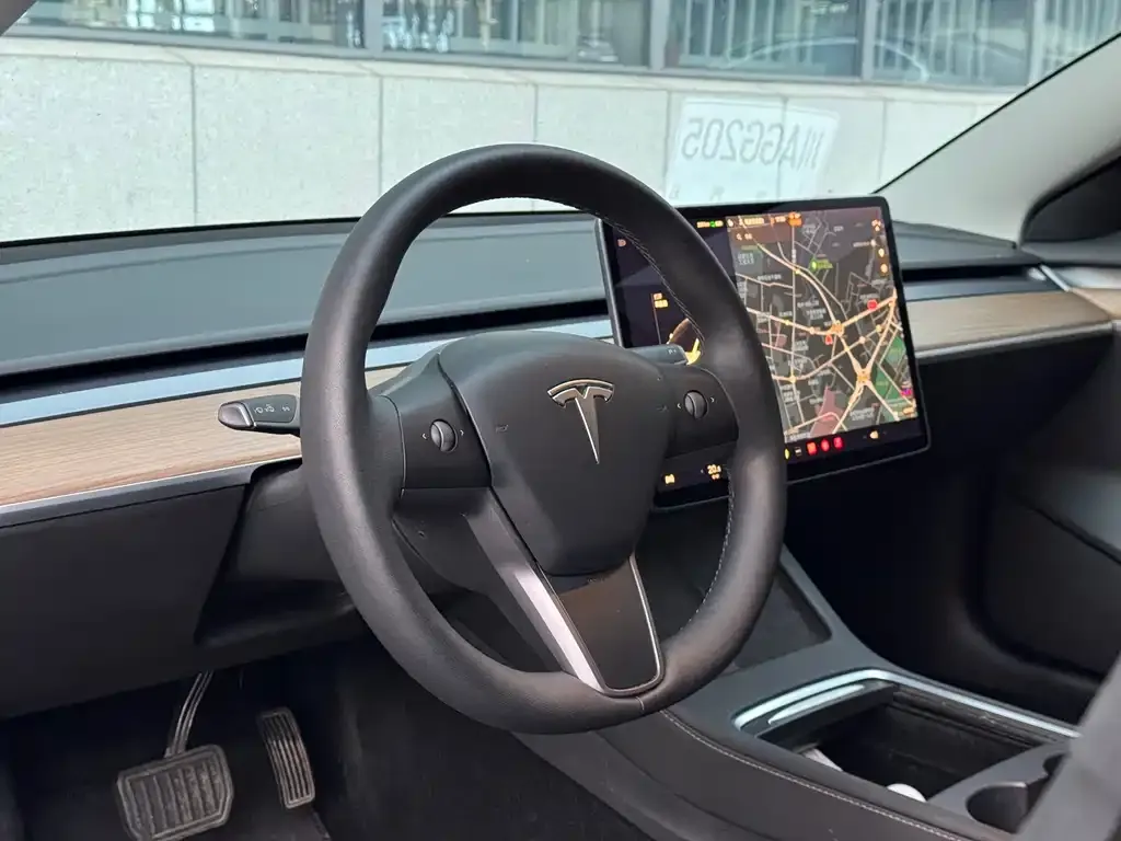 Tesla Model 3 — фото 9