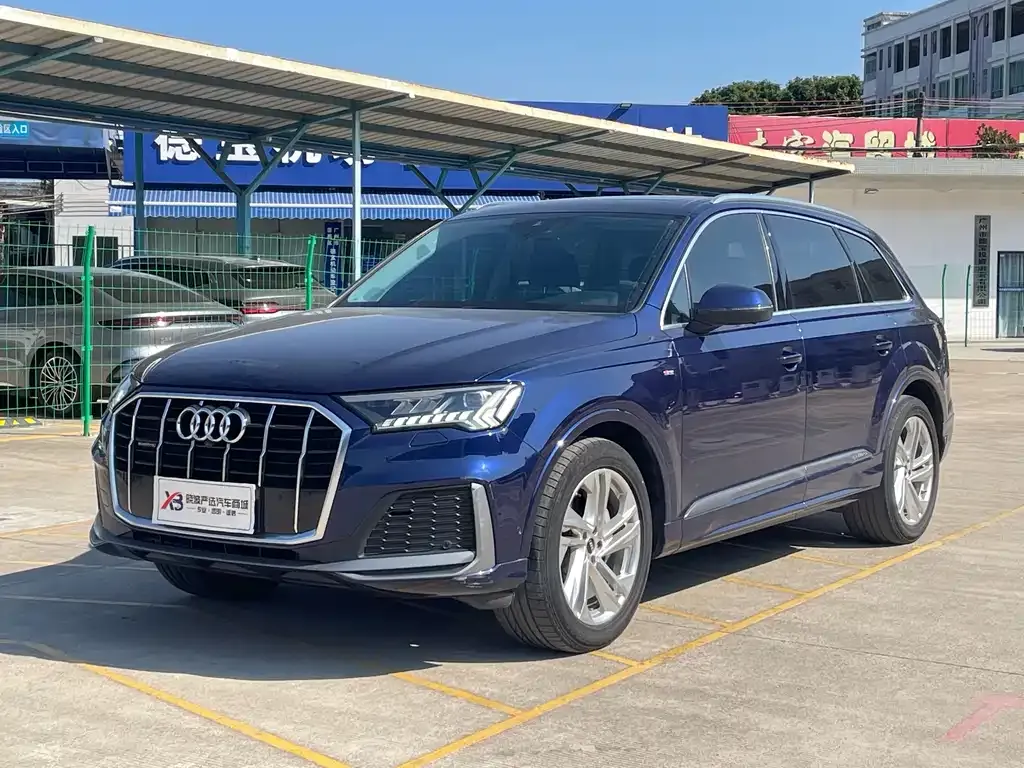 Audi Q7 — фото 1