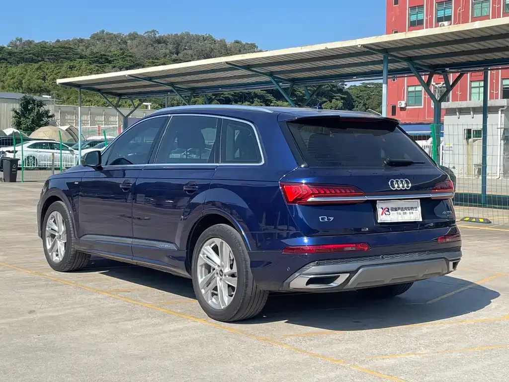 Audi Q7 — фото 6