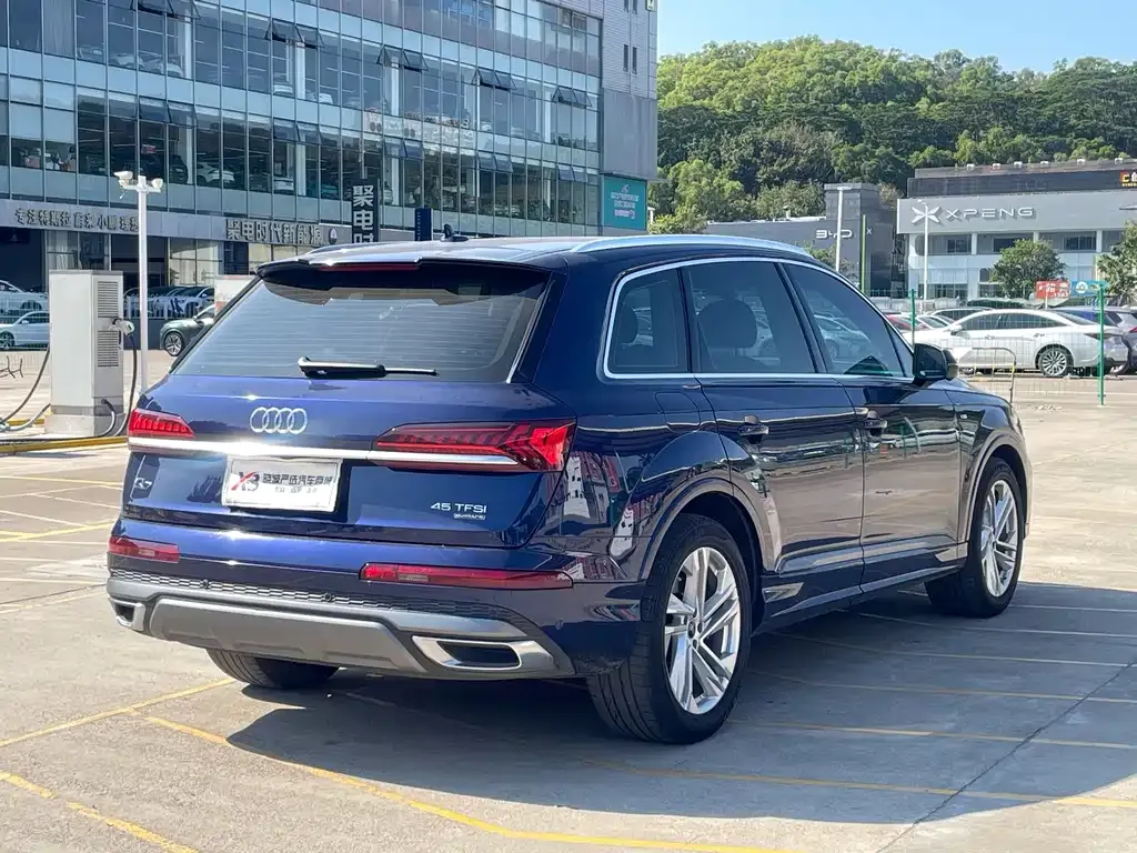 Audi Q7 — фото 7