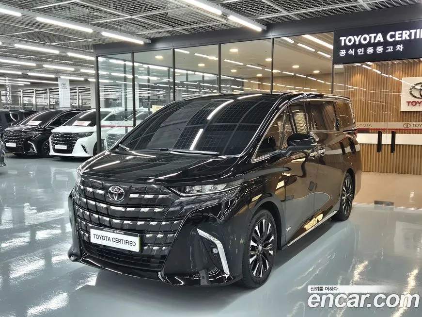Toyota Alphard — фото 1