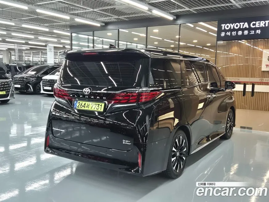 Toyota Alphard — фото 2