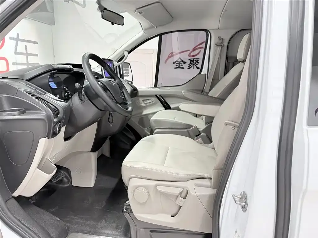 Ford Tourneo — фото 6