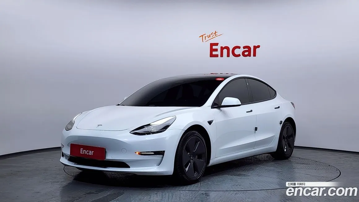 Tesla Model 3 — фото 1