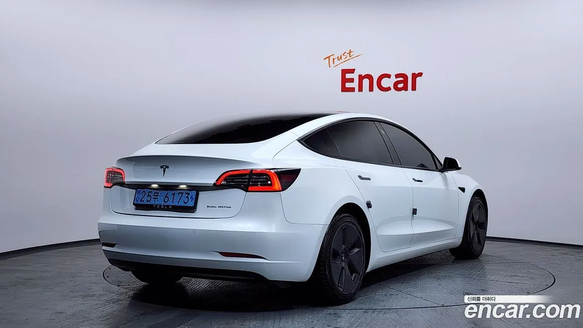 Tesla Model 3 — фото 4