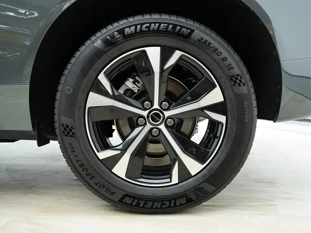 Volvo XC60 — фото 4