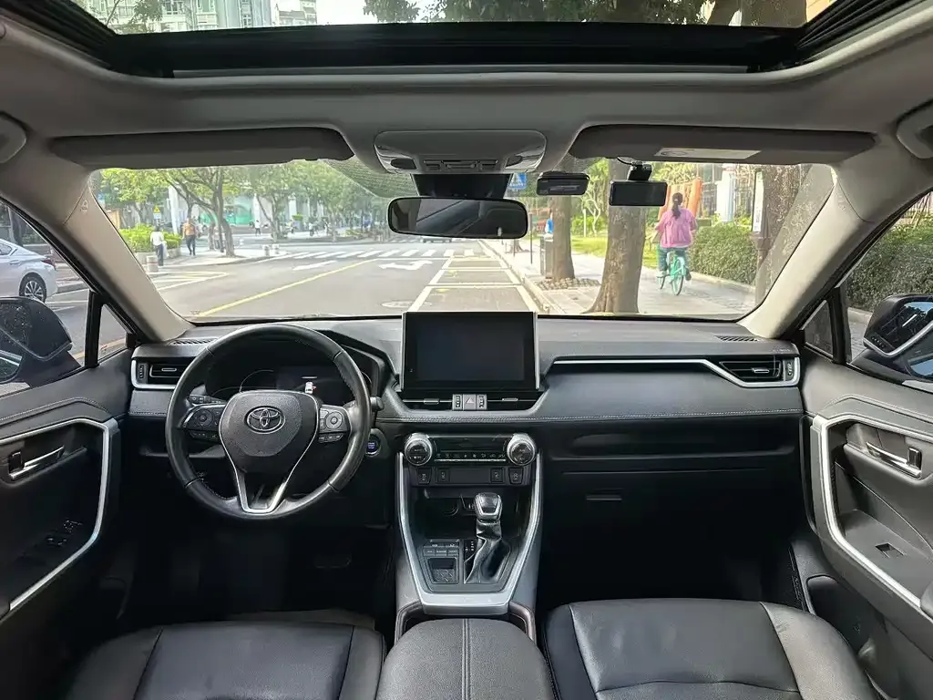 Toyota RAV4 — фото 2