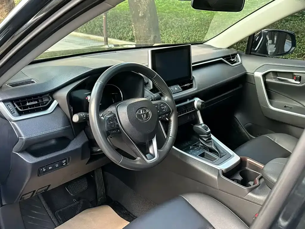 Toyota RAV4 — фото 4