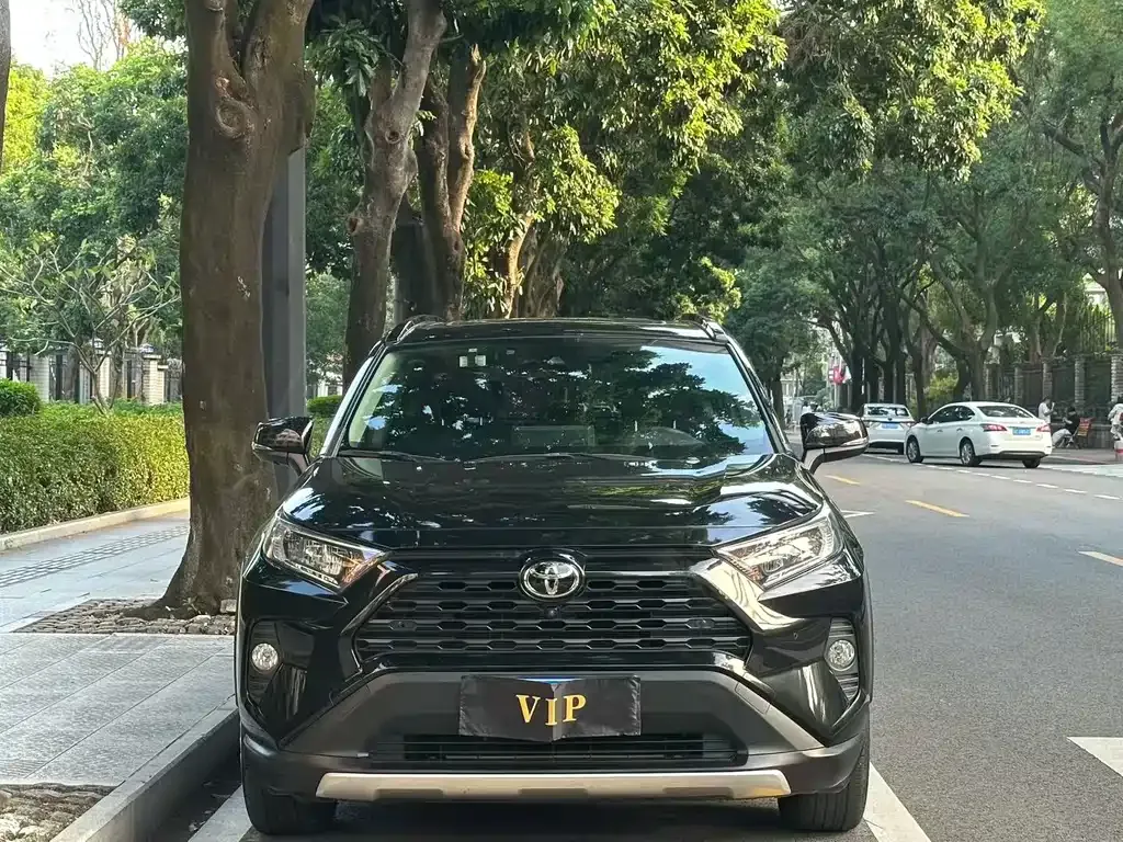 Toyota RAV4 — фото 7