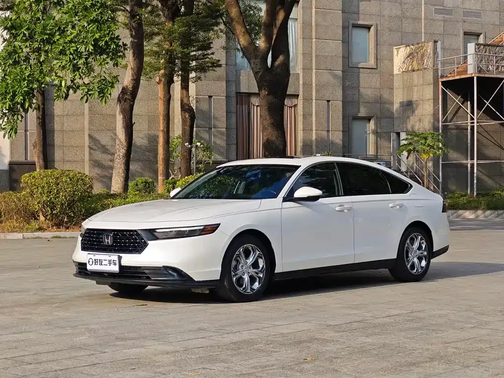 Honda Accord — фото 1