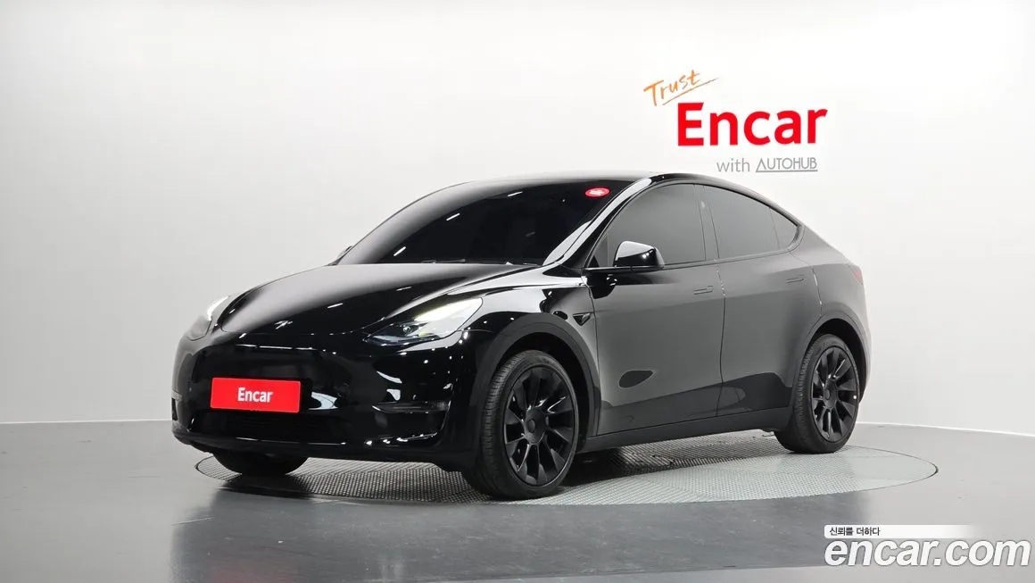 Tesla Model Y — фото 1