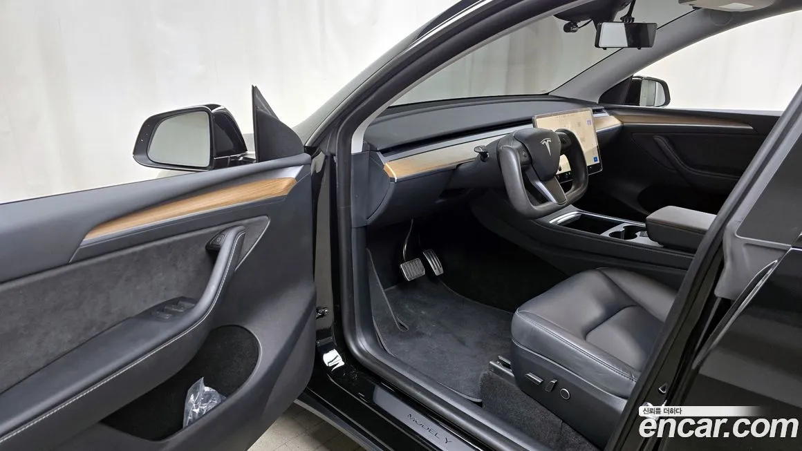 Tesla Model Y — фото 10