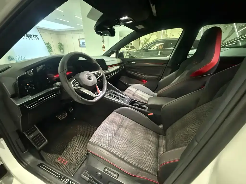 Volkswagen Golf GTI — фото 4