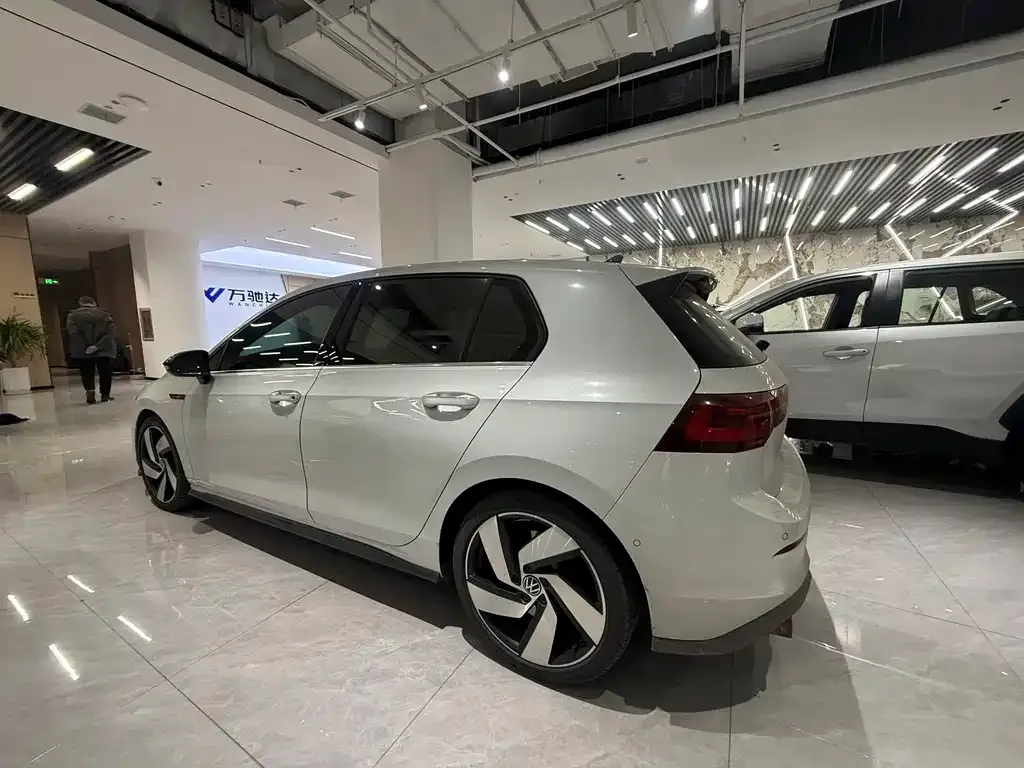 Volkswagen Golf GTI — фото 6