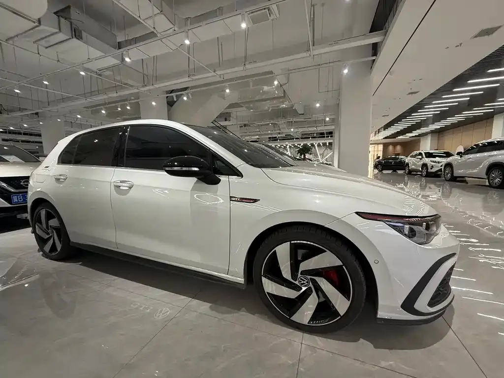 Volkswagen Golf GTI — фото 8