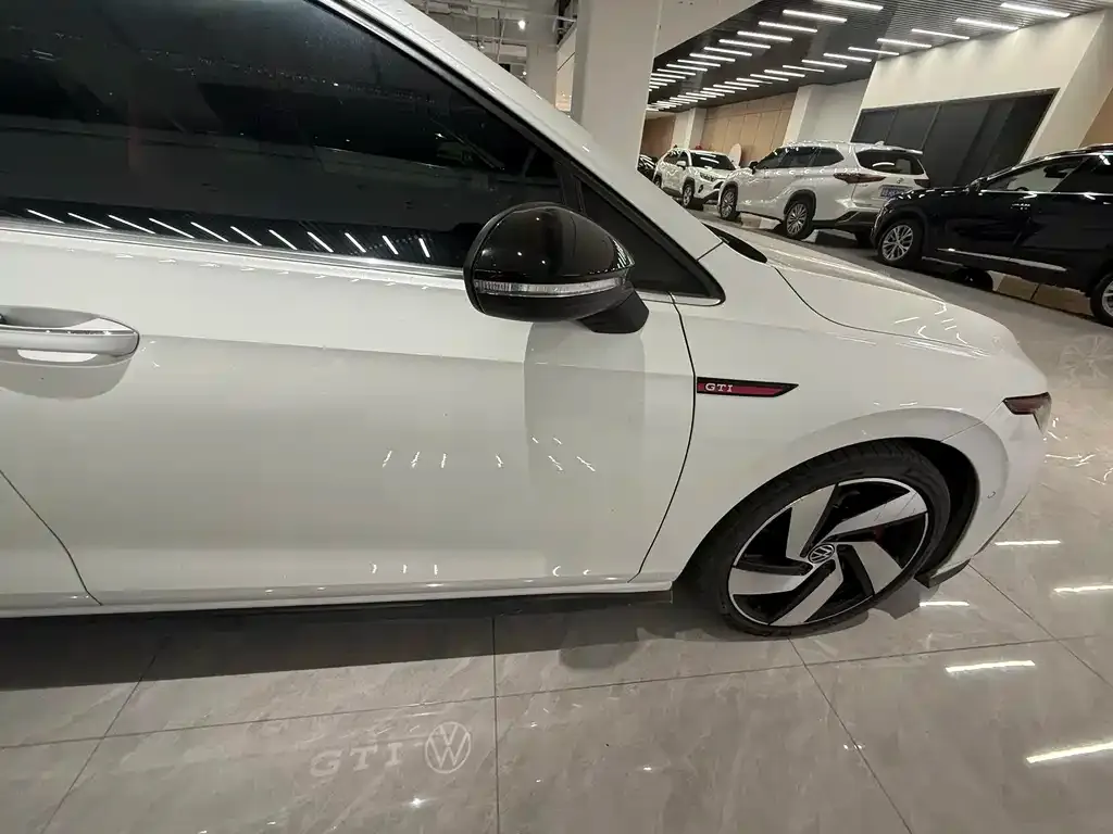 Volkswagen Golf GTI — фото 9