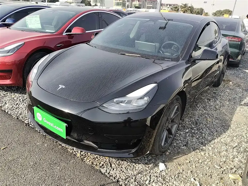 Tesla Model 3 — фото 1