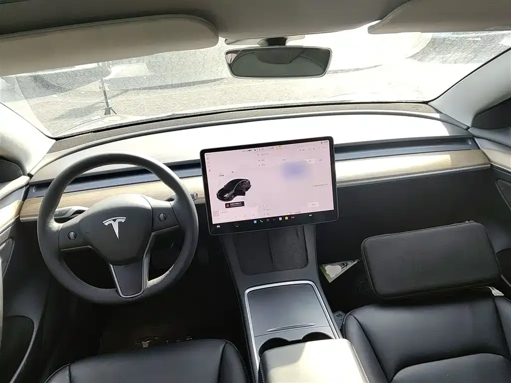 Tesla Model 3 — фото 4