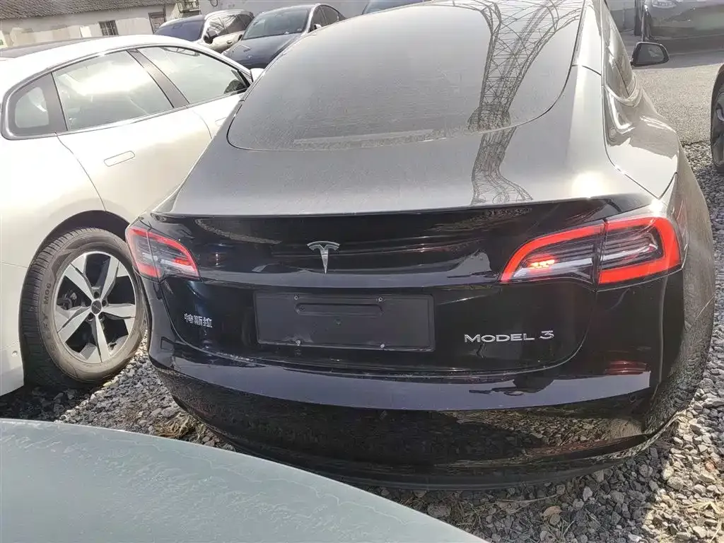 Tesla Model 3 — фото 3
