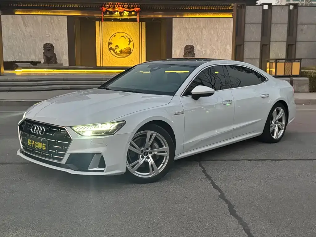 Audi A7L — фото 1