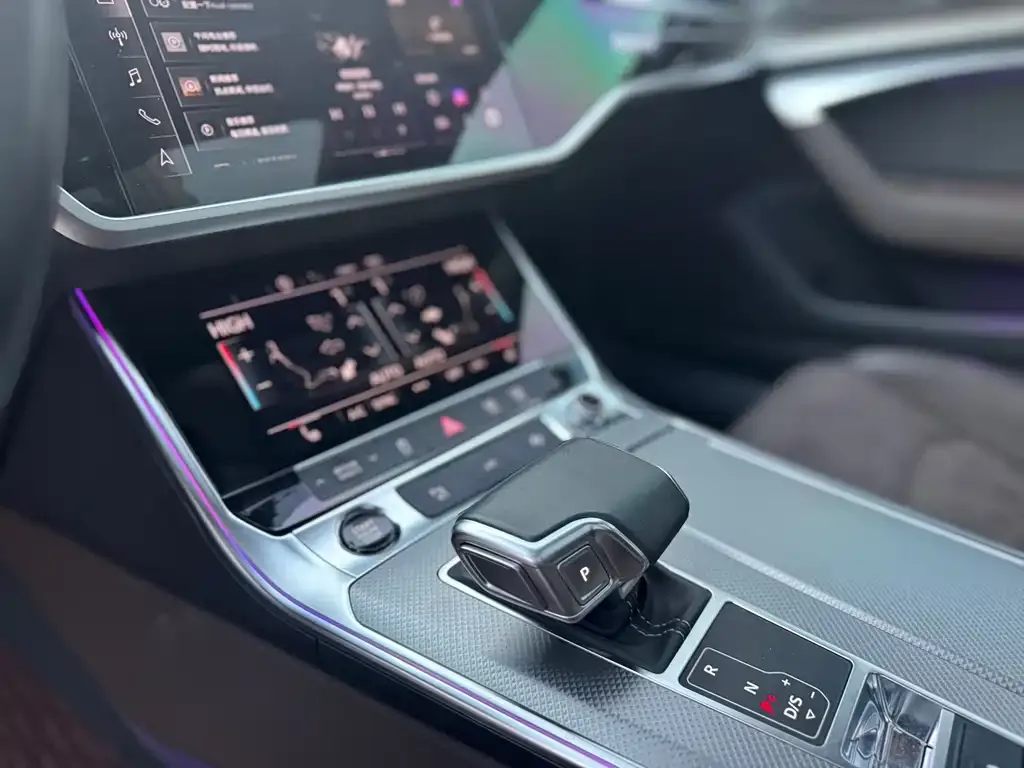 Audi A7L — фото 3