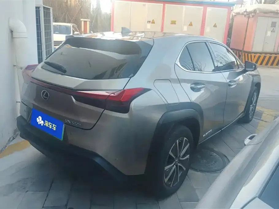 Lexus UX New Energy — фото 3