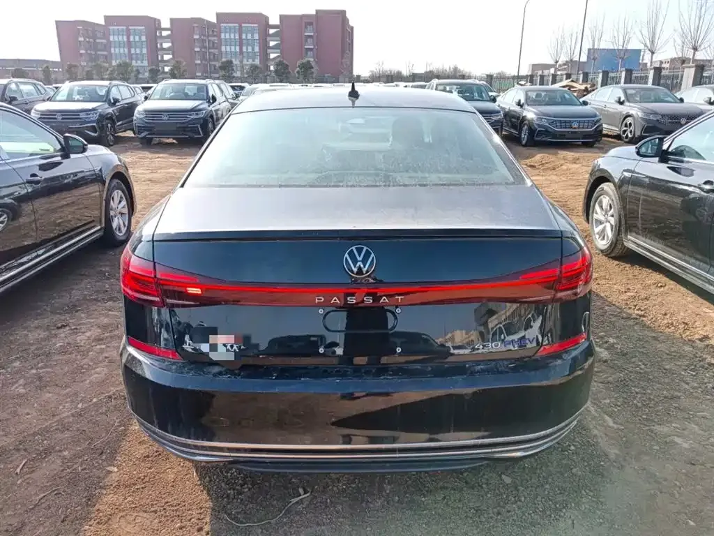 Volkswagen Passat New Energy — фото 3