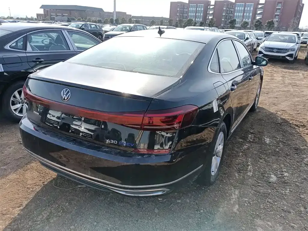 Volkswagen Passat New Energy — фото 10