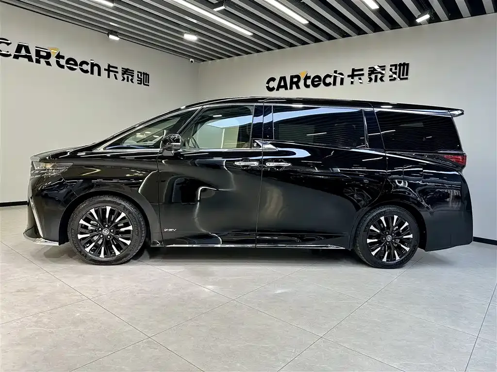 Toyota Alphard — фото 10