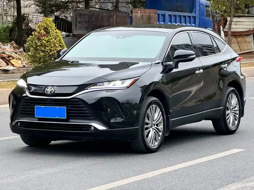 Toyota Harrier — фото 1