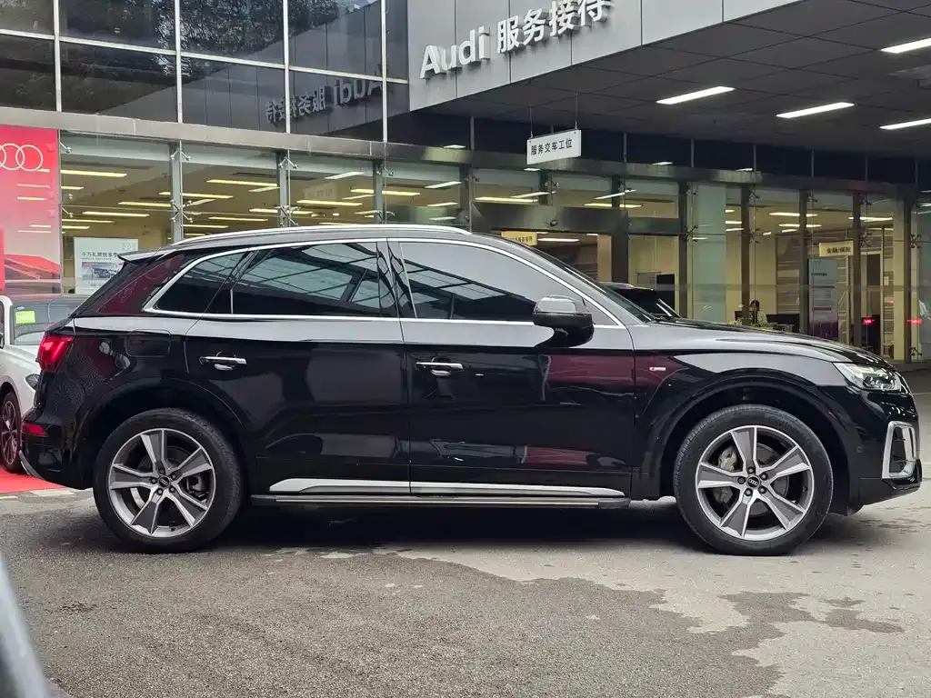 Audi Q5L — фото 8