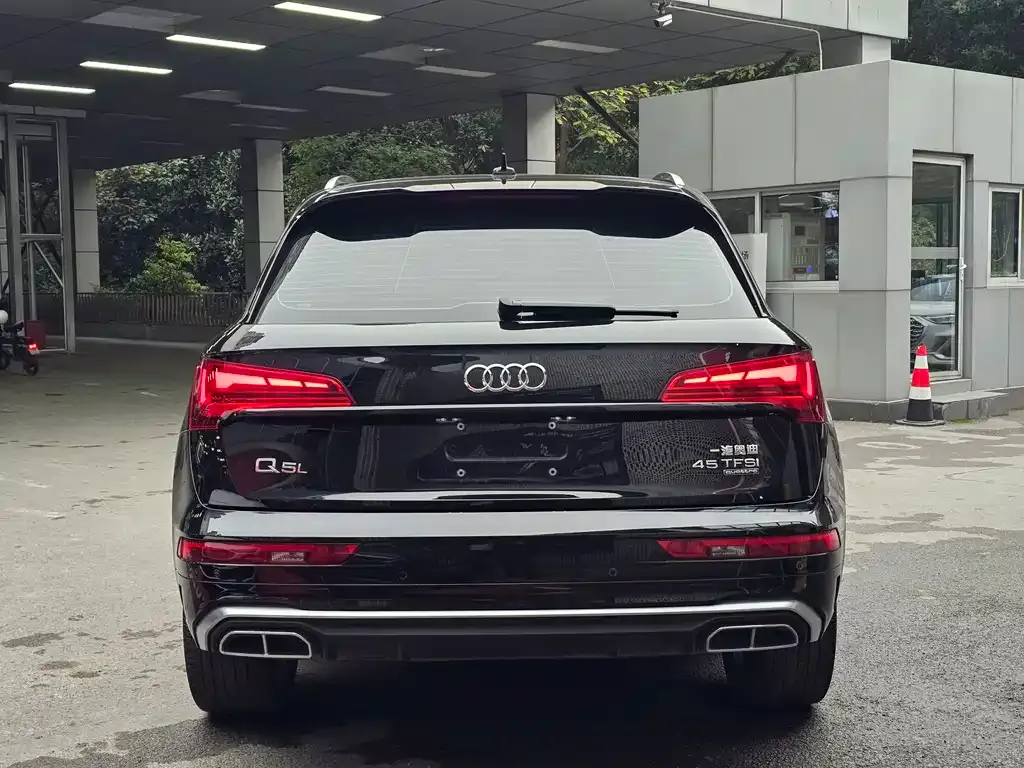 Audi Q5L — фото 6