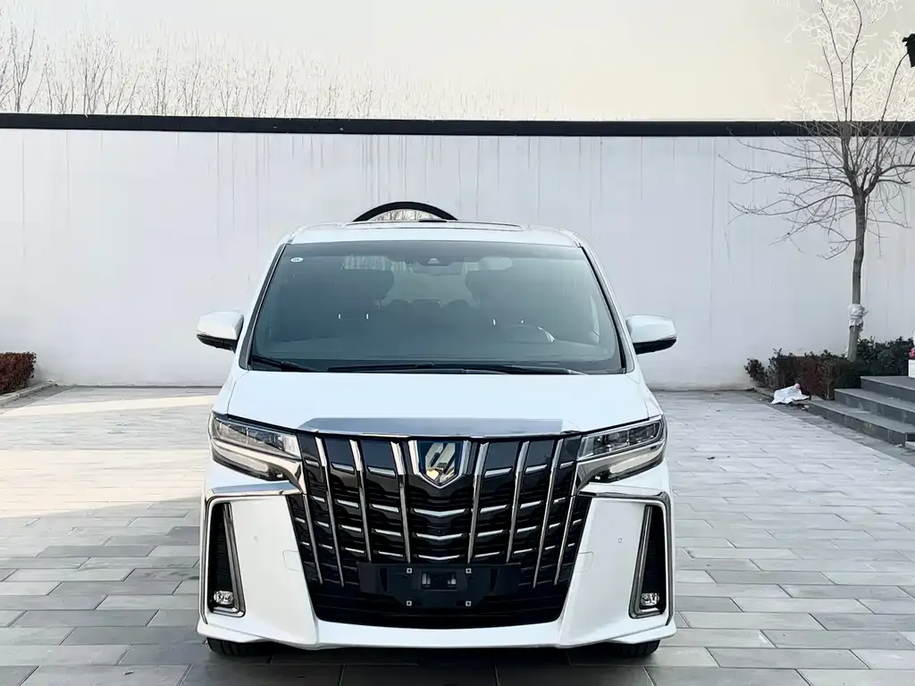 Toyota Alphard — фото 2