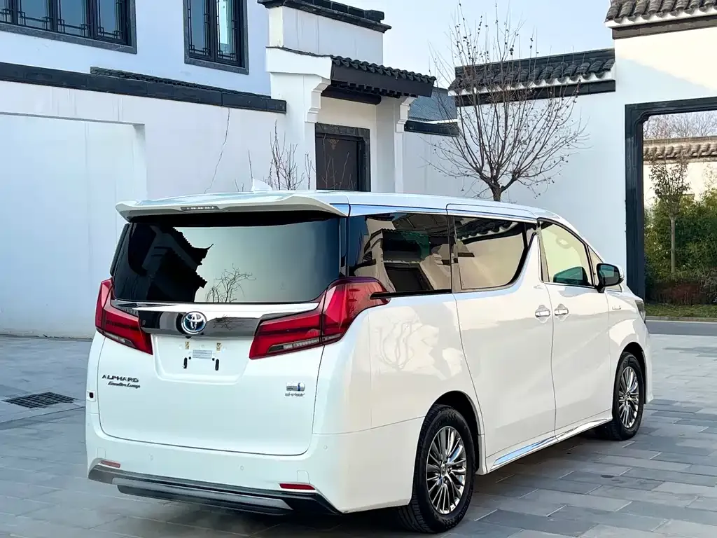 Toyota Alphard — фото 4