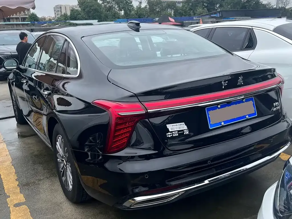 Hongqi H5 — фото 10