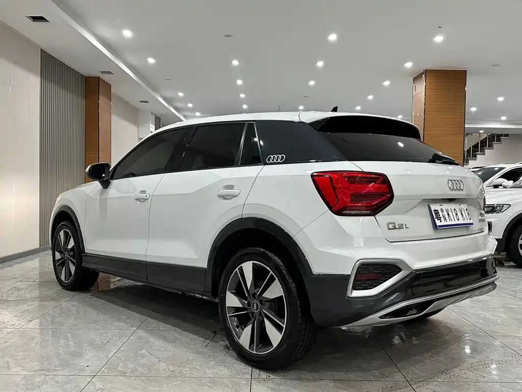 Audi Q2L — фото 4