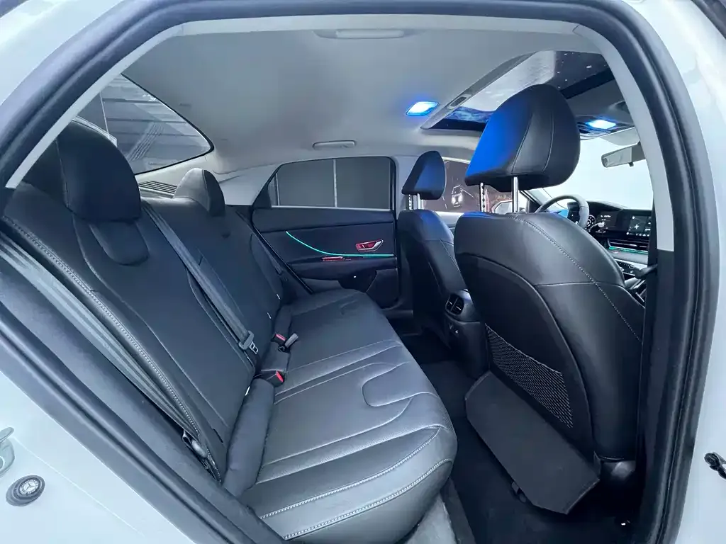 Hyundai Elantra — фото 10