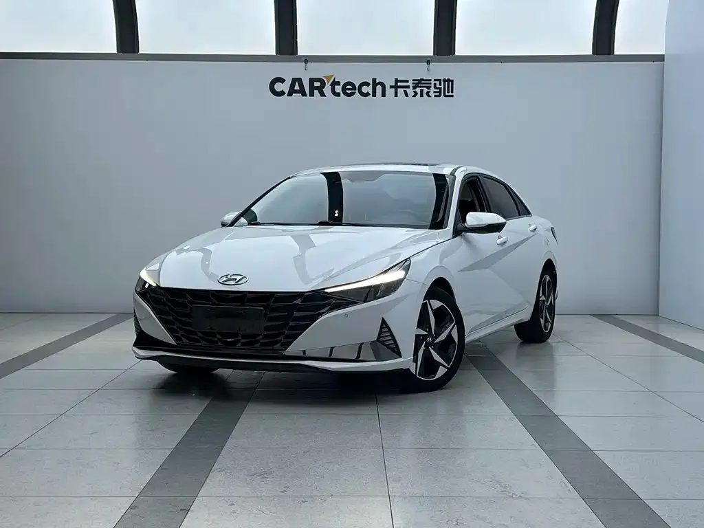 Hyundai Elantra — фото 2