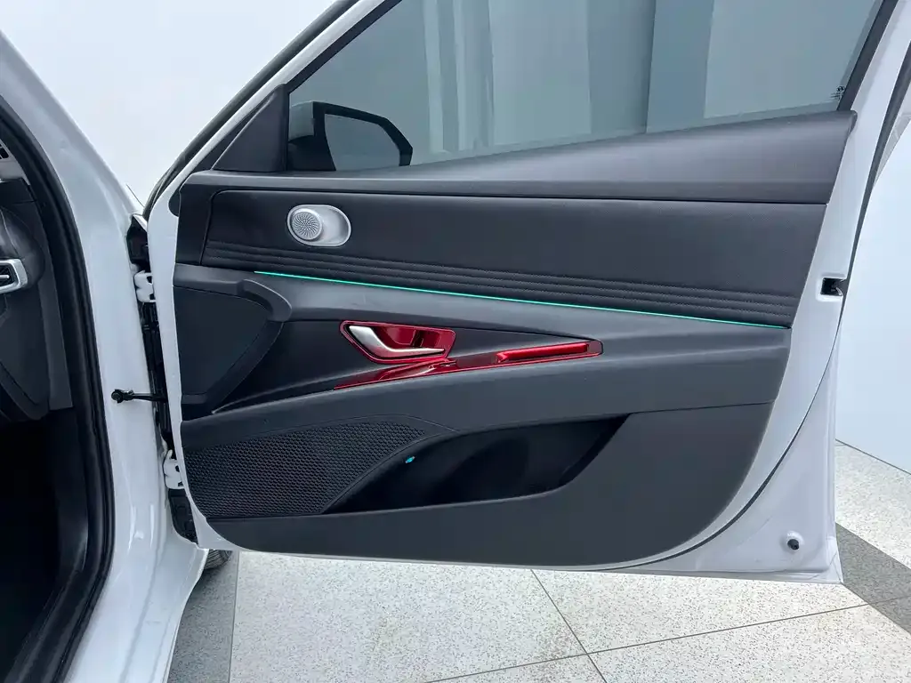 Hyundai Elantra — фото 4