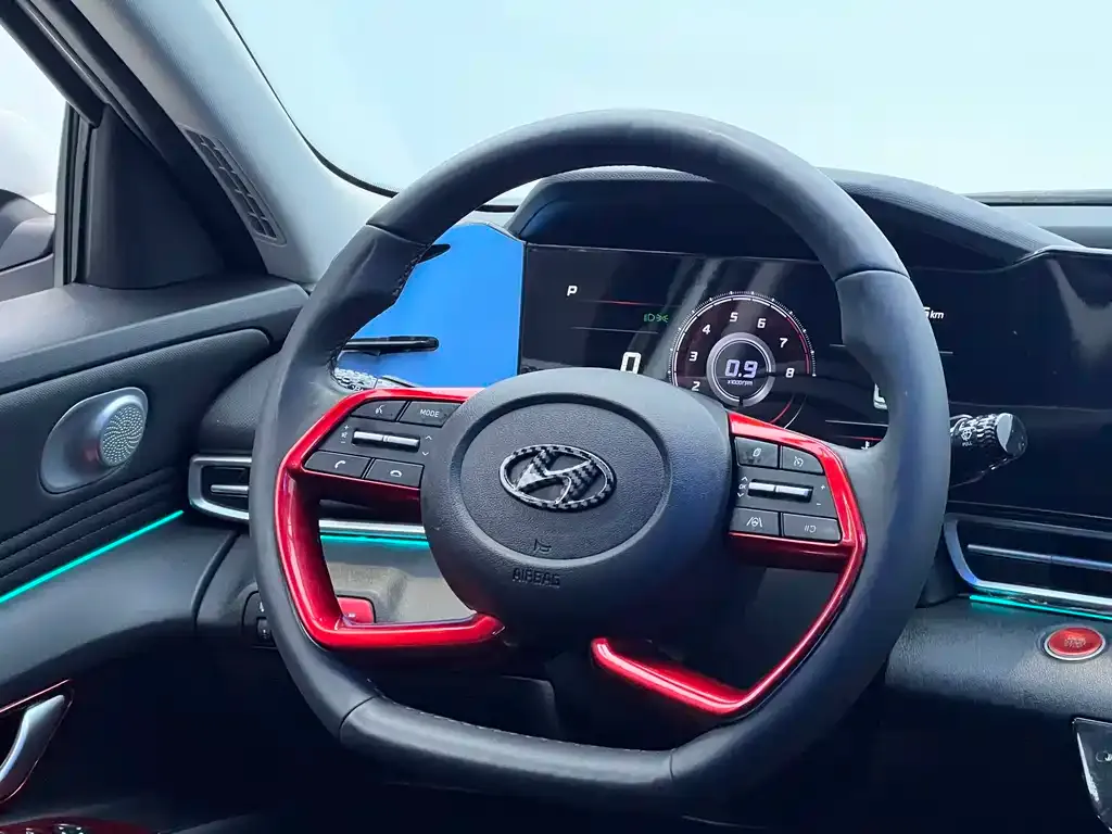 Hyundai Elantra — фото 9