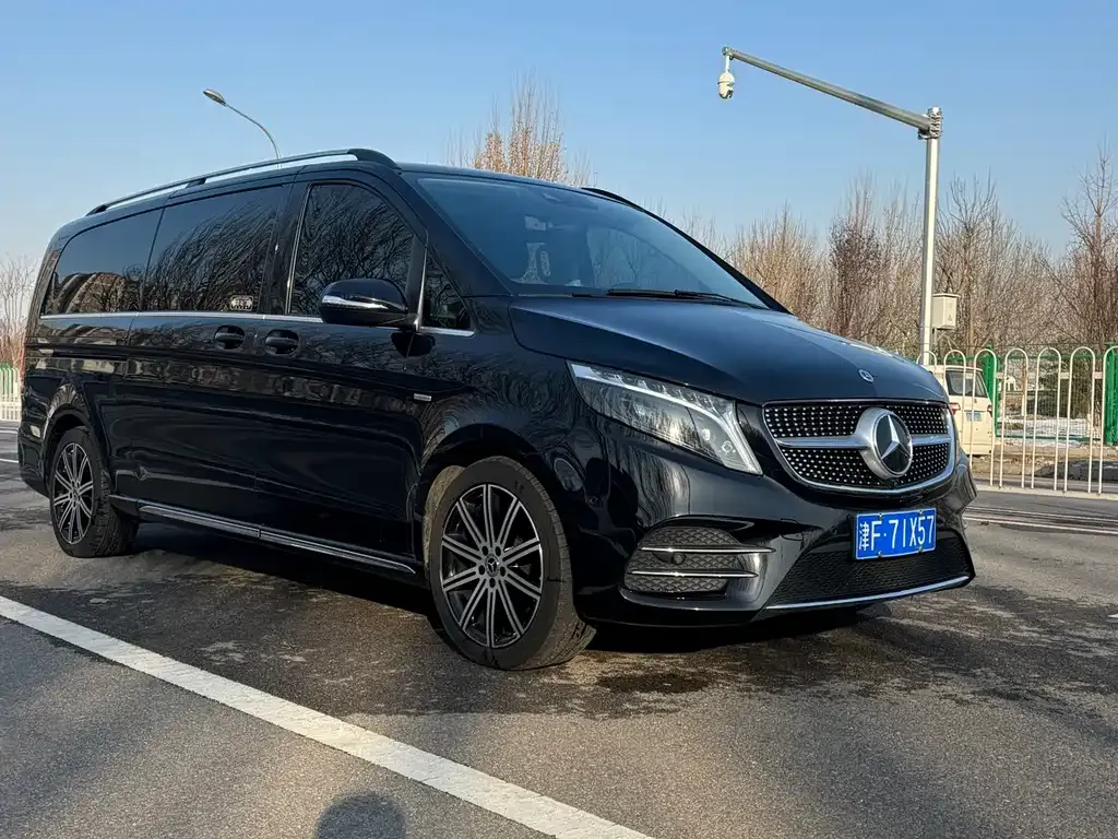 Mercedes-Benz V-Class — фото 1