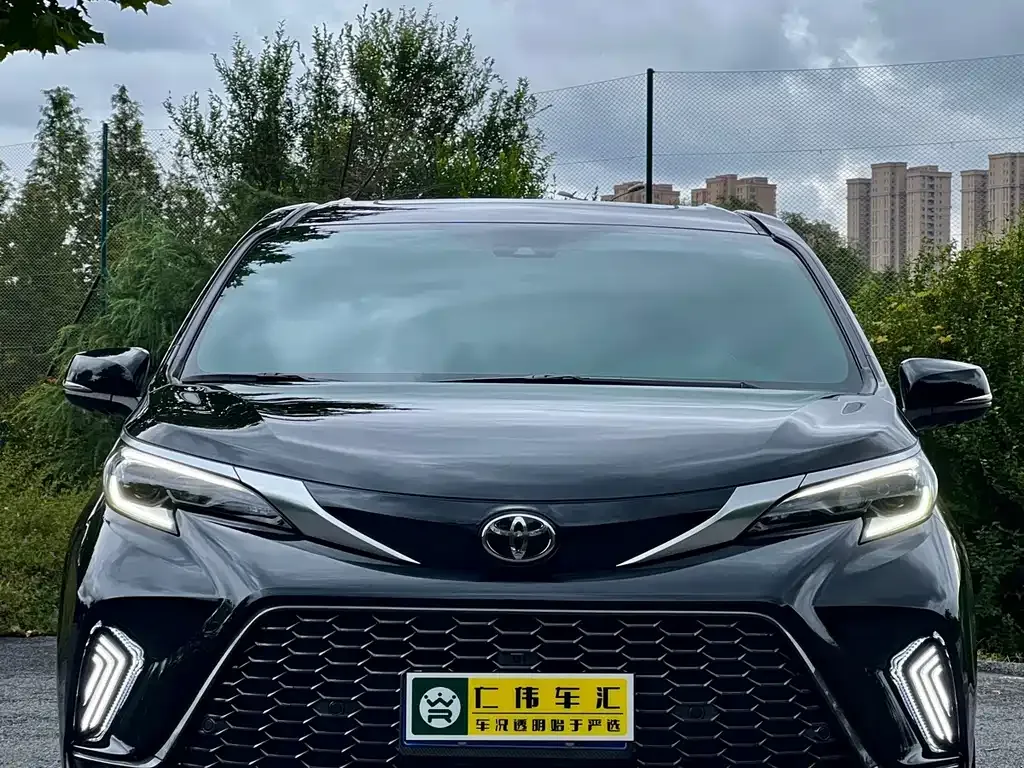 Toyota Granvia — фото 9