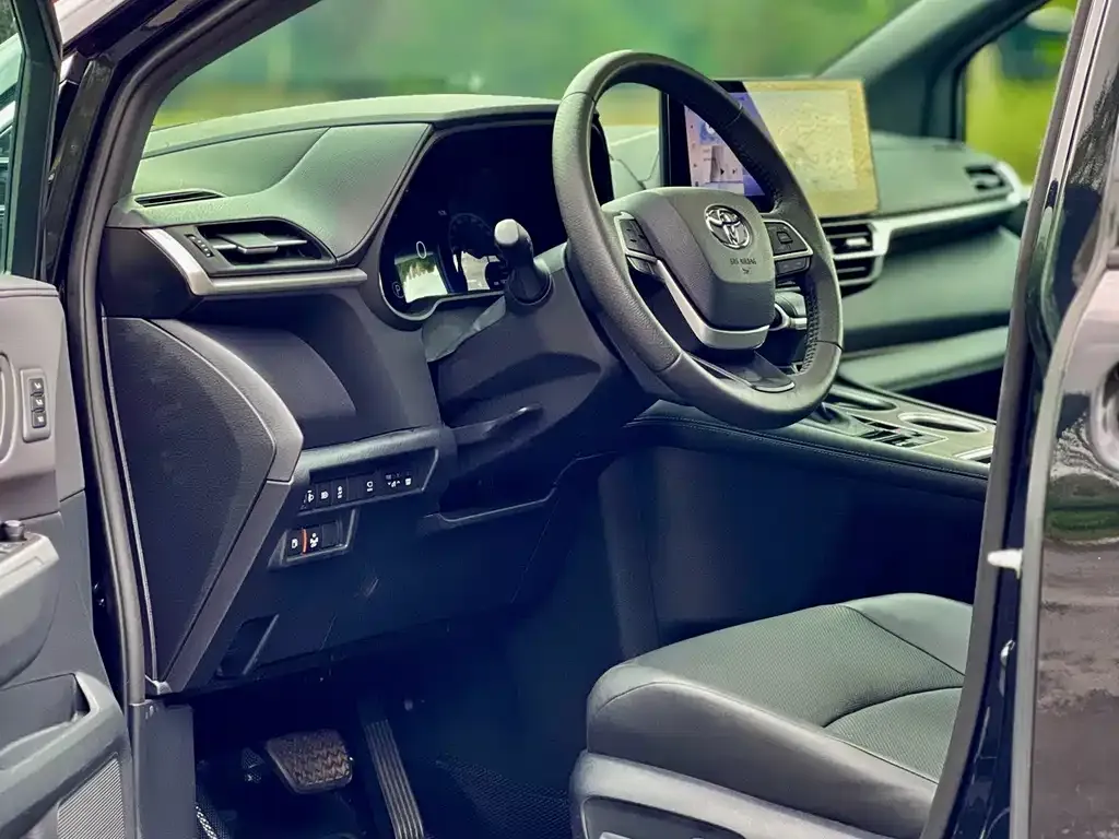 Toyota Granvia — фото 7