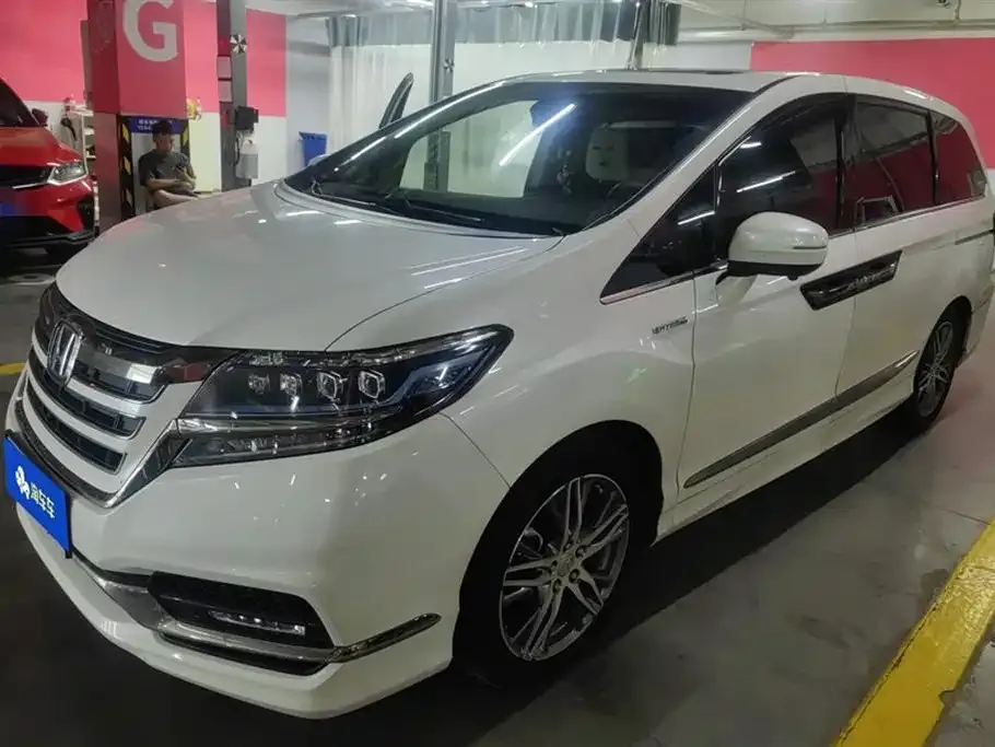 Honda Elysion — фото 1