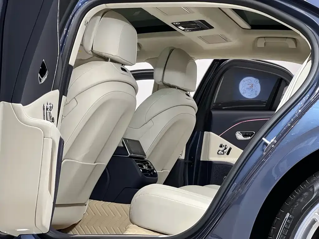 Bentley Flying Spur PHEV — фото 7
