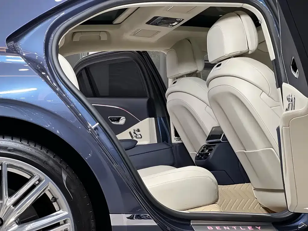 Bentley Flying Spur PHEV — фото 2