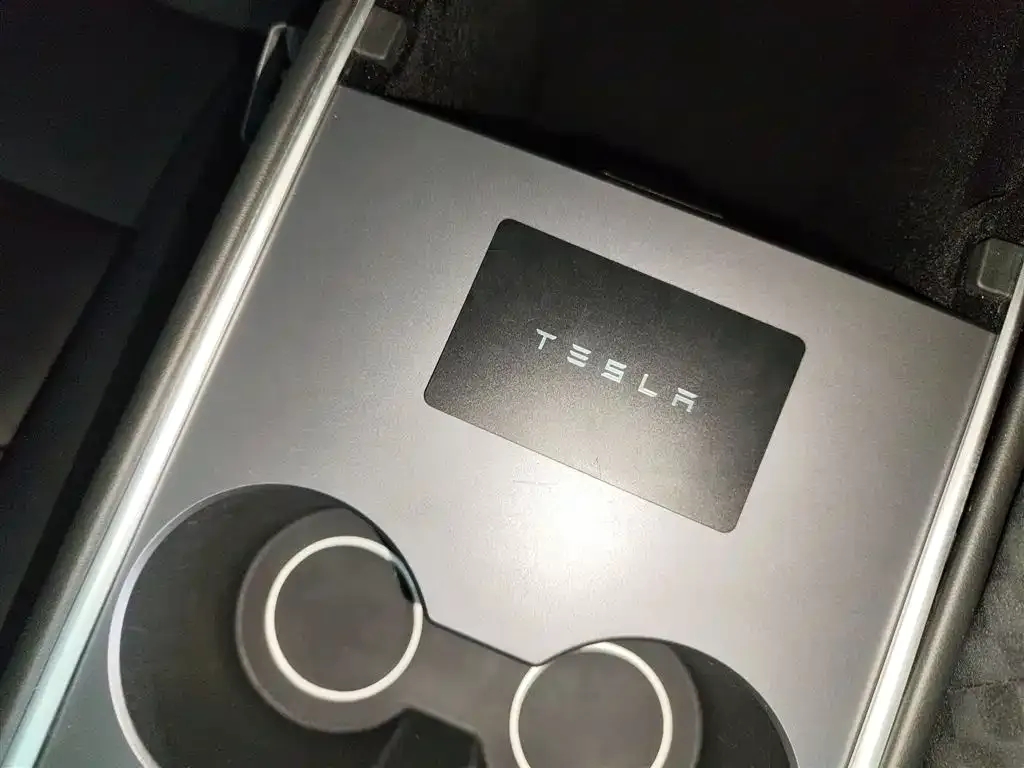 Tesla Model 3 — фото 2