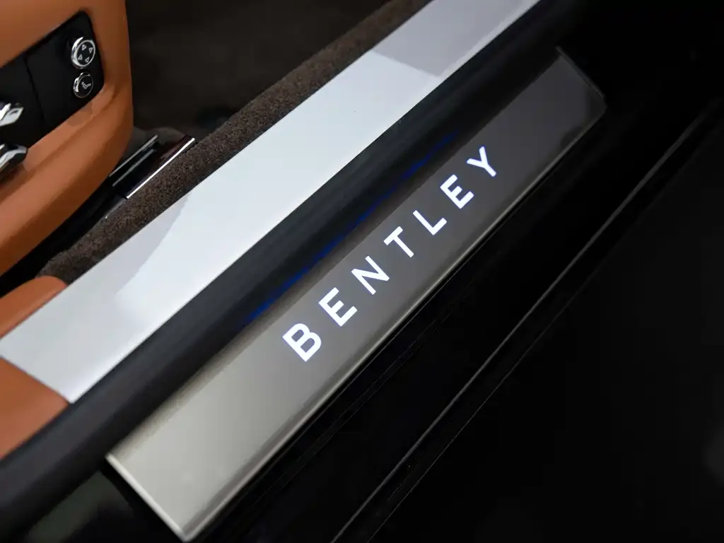 Bentley Flying Spur — фото 3