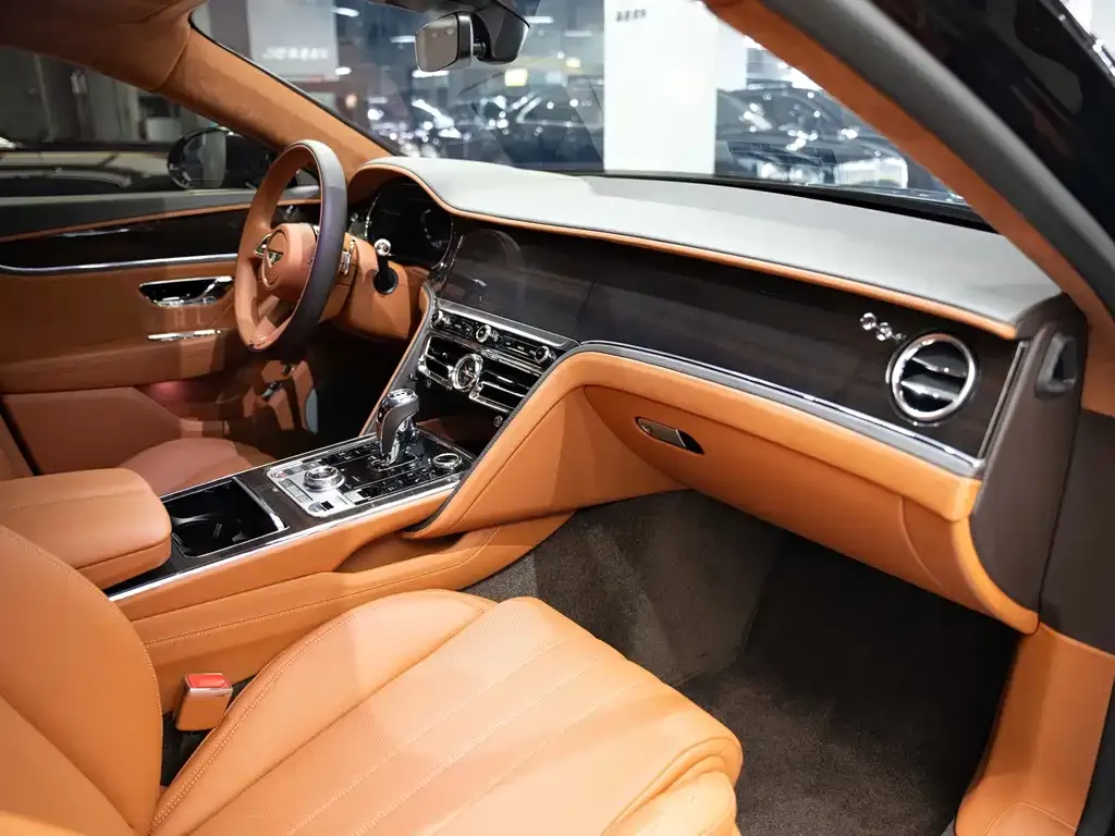 Bentley Flying Spur — фото 9